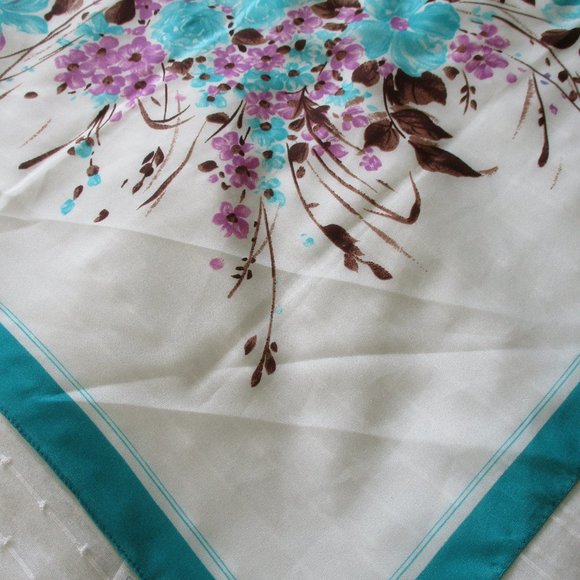 Turquoise trimmed scarf - Picture 4 of 7